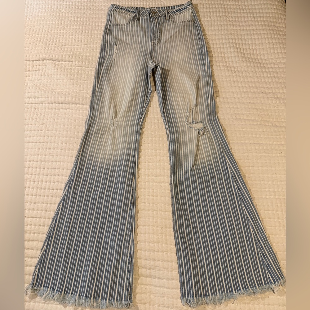 CELLO RAINA STRIPED FLARE JEANS SIZE 9. Light washed distressed. - Picture 9 of 11